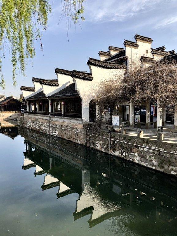 离了大谱！“全黑”郑州降水预报图刷屏 中央气象台震惊
